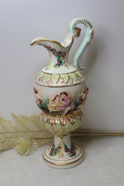 Vintage Capodimonte posliinikannu