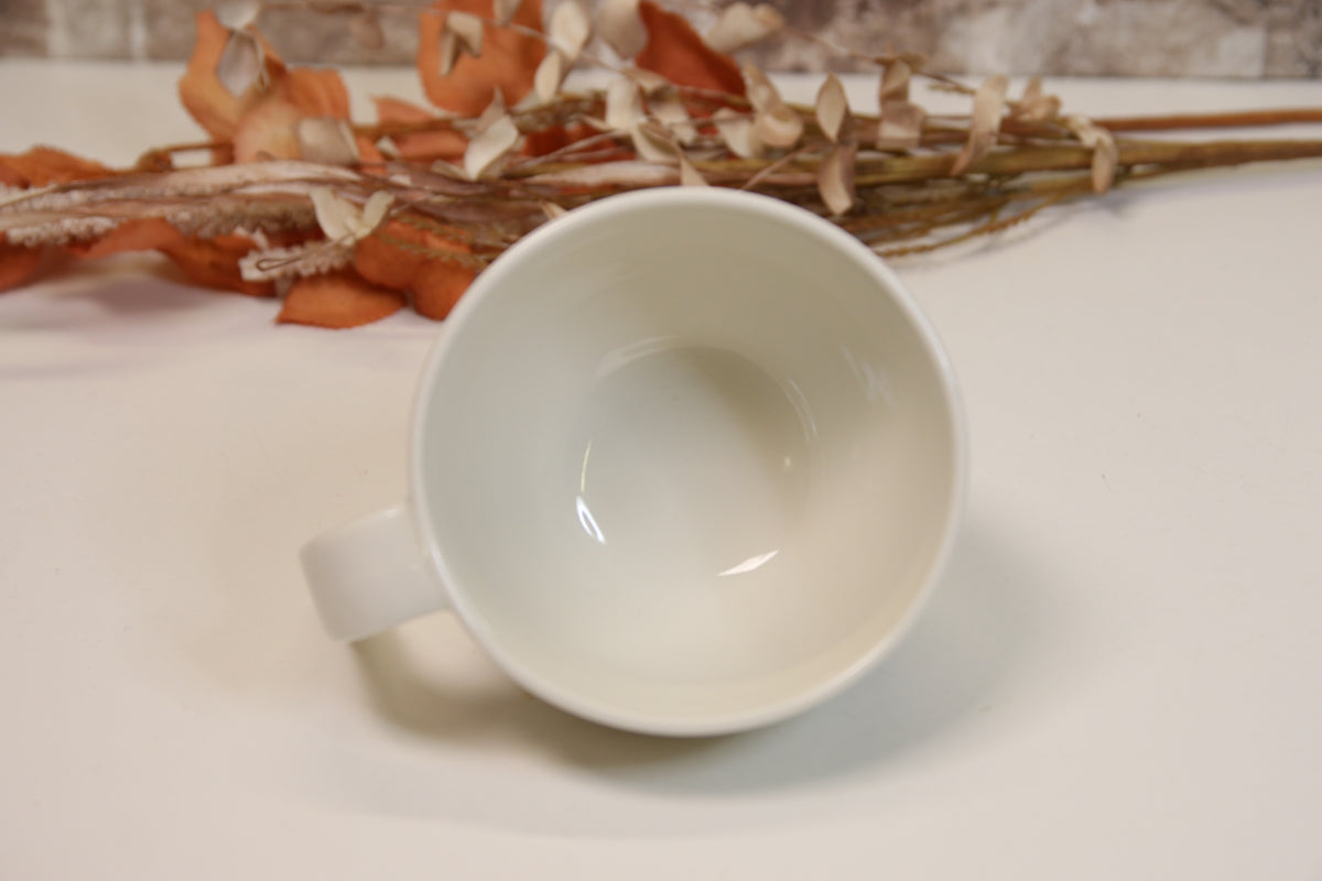 Iittala Ego iso kuppi lautasella Stefan Lindfors