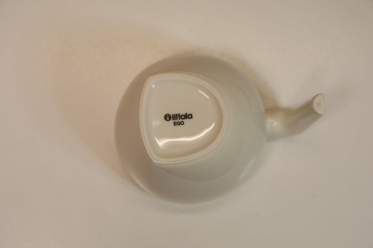 Iittala Ego iso kuppi lautasella Stefan Lindfors