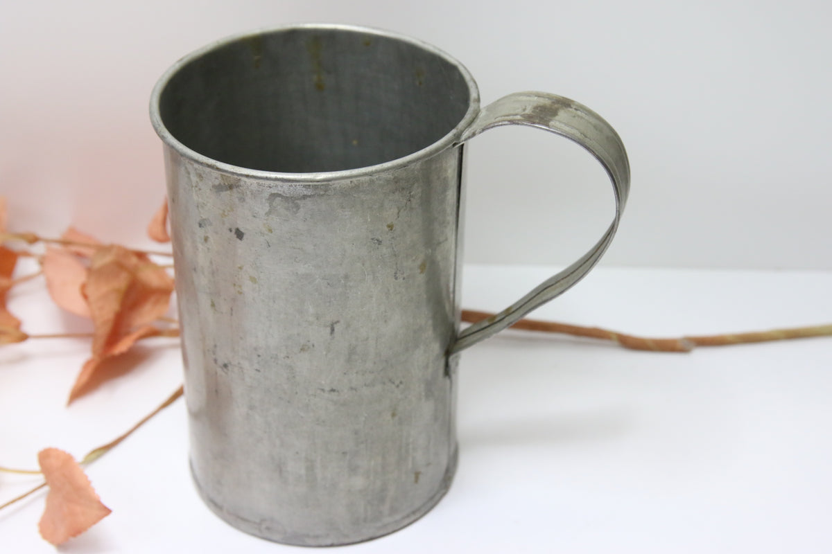 Mittakannu peltinen 1l