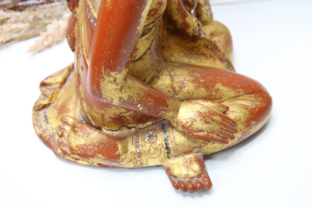 Buddha veistos/patsas puuta