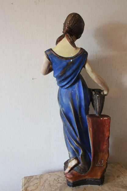 Rebekka kaivolla- kipsipatsas