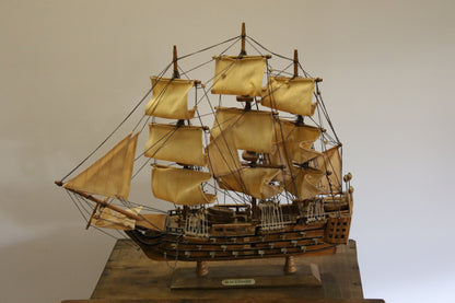 Puinen purjevene H.M.S Victory