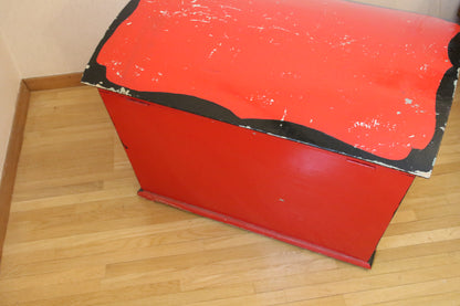 Punainen puuarkku