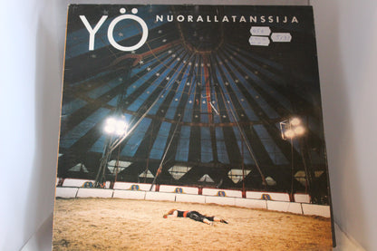 Yö Nuoralla tanssija lp-levy