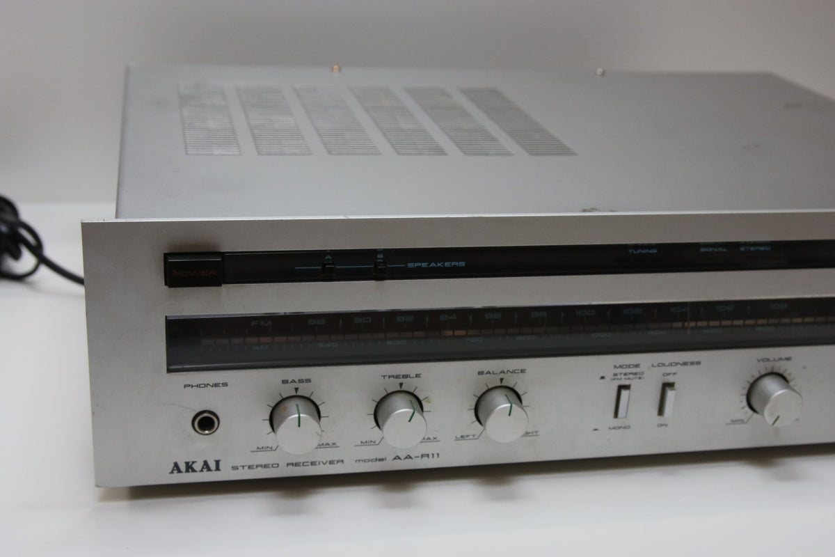 Akai AA - R 11 Viritinvahvistin - Asadon AarteetVahvistimet