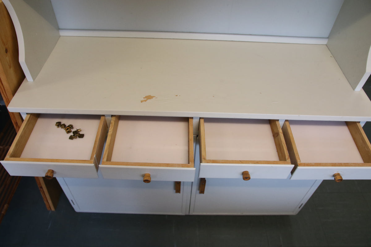 Kaksiosainen vanha emännänkaappi
